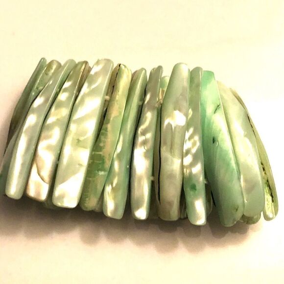 Mother of Pearls stretch Bracelet - Picture 4 of 6